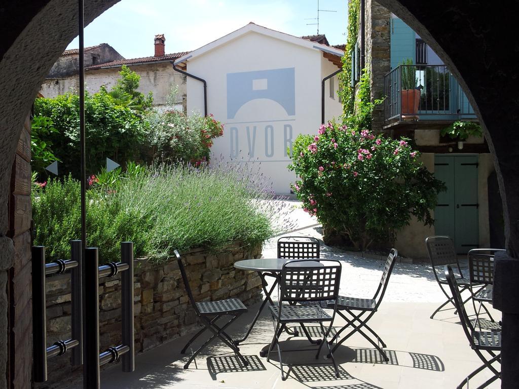 Boutique Hotel Dvor Dobrovo Exterior foto